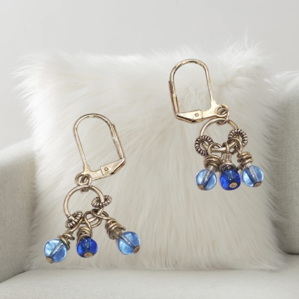 👣4/$20. Elegant Blue Beaded Dangle Earrings